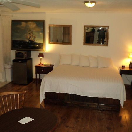 Harbor Haus Inn & Suites Cilipi Bagian luar foto