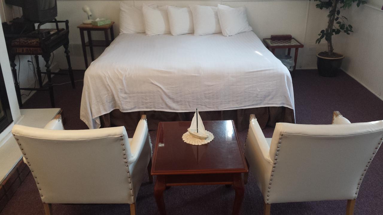 Harbor Haus Inn & Suites Cilipi Bagian luar foto